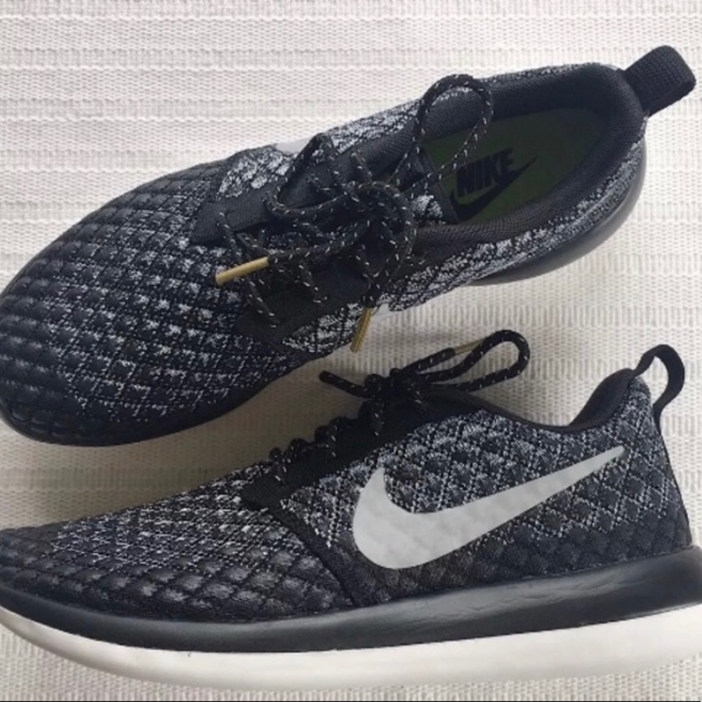 Women’s Nike Roshe 2 Flyknit 365 Sneakers